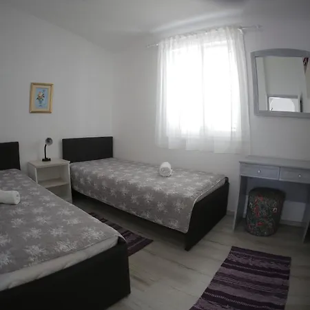 Ugljan Sea View Two-bedroom Appartement *