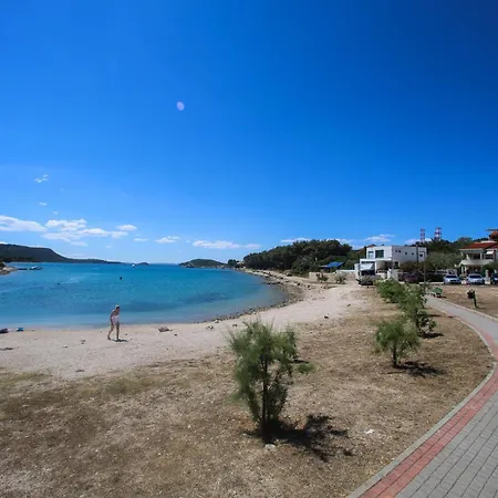 Ugljan Sea View Two-bedroom Appartement *